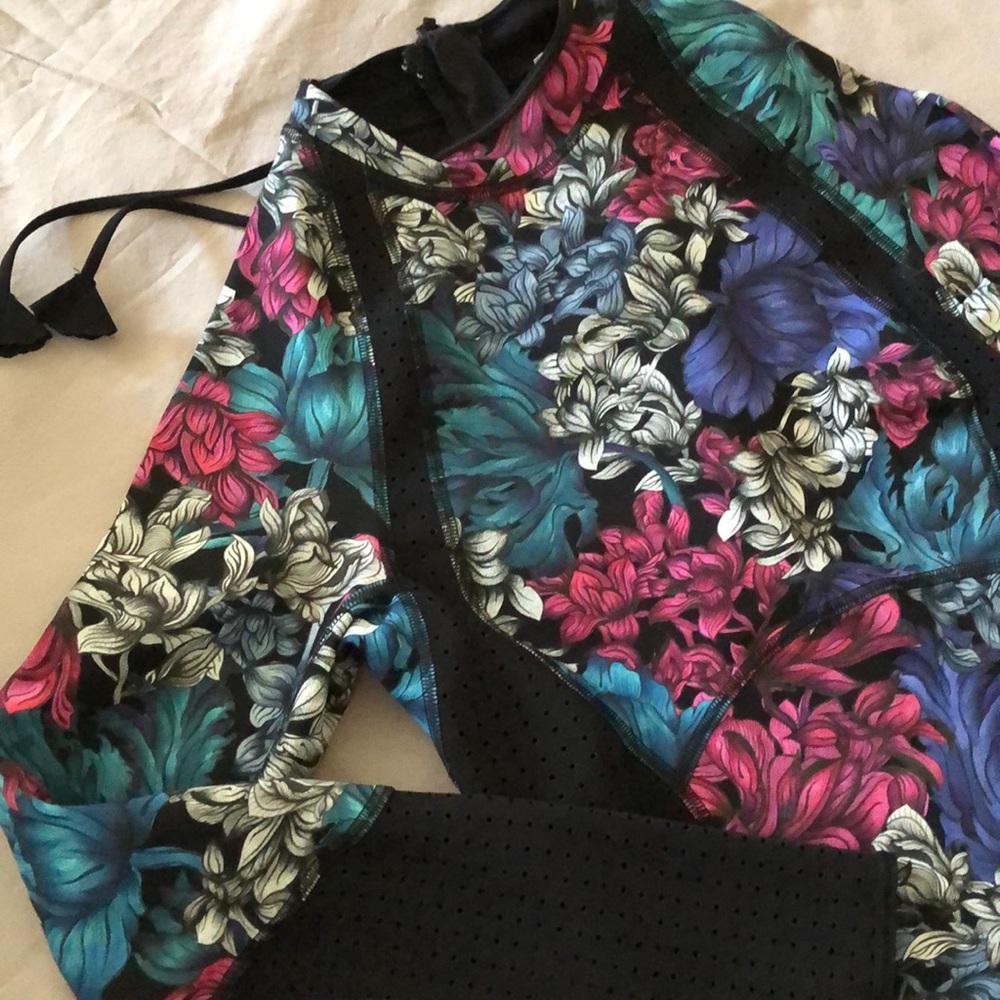 Lululemon Surf top size 4